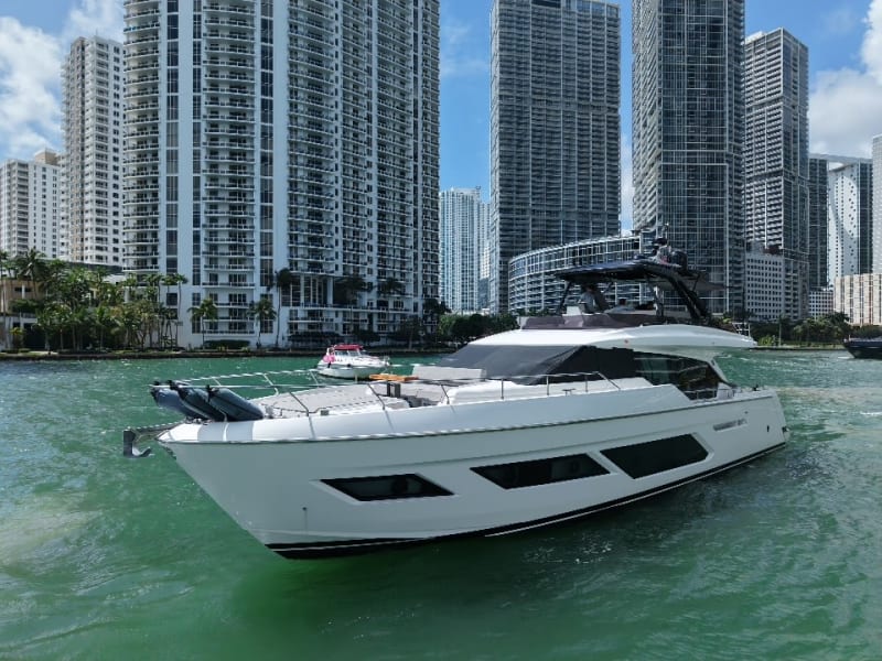 80' Ferretti Silver Moon photo 5