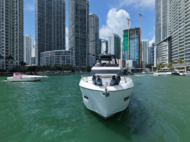 80' Ferretti Silver Moon photo 6
