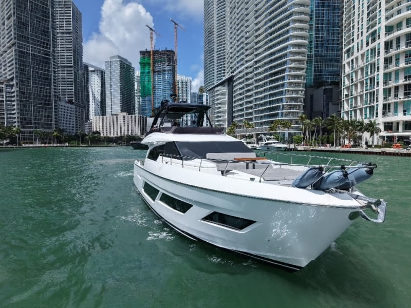 80' Ferretti Silver Moon photo 7