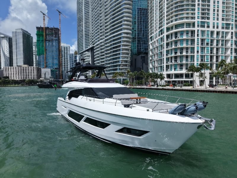 80' Ferretti Silver Moon photo 8