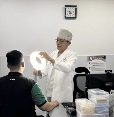 Bs Đạo khám da