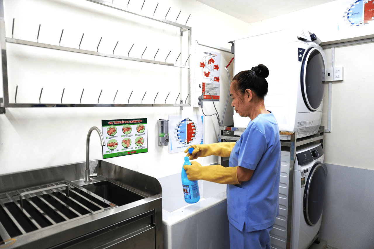 Ngâm nước tiệt khuẩn đồ vải