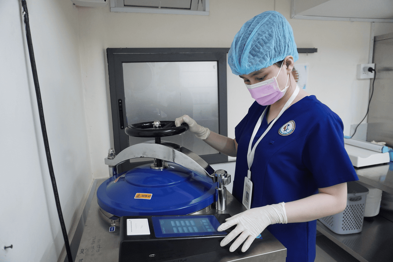 Máy hấp chân không class B, 100 lít