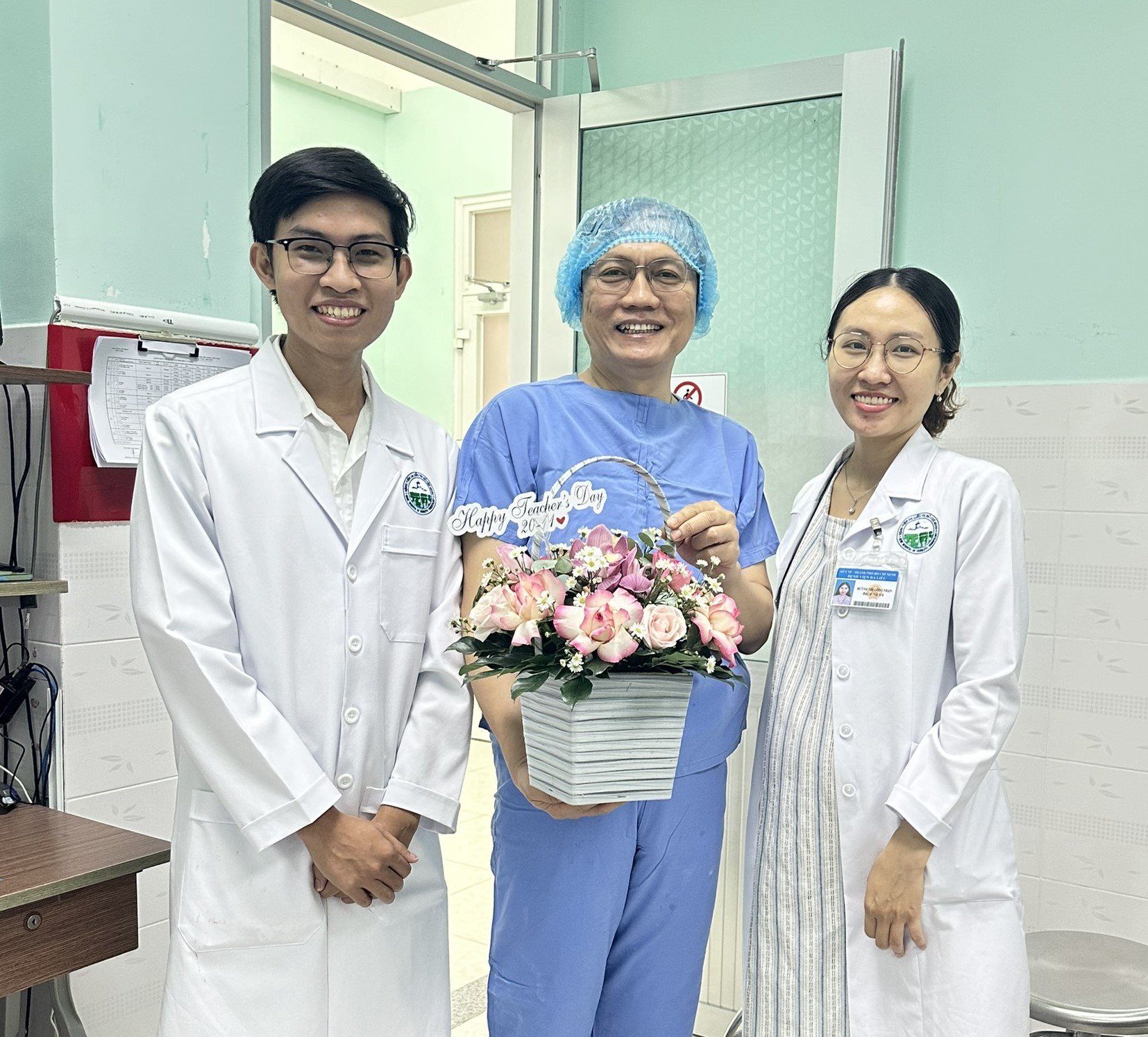 Bs Trương Lê Đạo cùng đàn em vào Ngày Thầy Thuốc Việt Nam