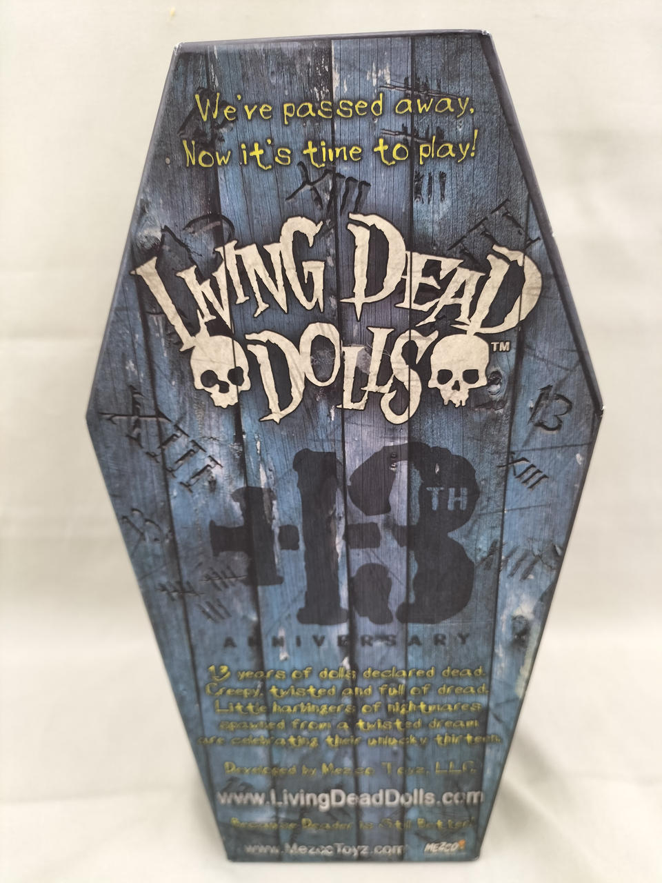 Figura Mezco Living Dead Dolls EGGZORCIST - Imagen 14 de 15