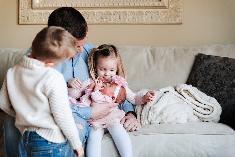 Lifestyle newborn photos at home - Snapshots by Jolene