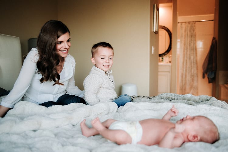 Lifestyle newborn photos at home - Snapshots by Jolene
