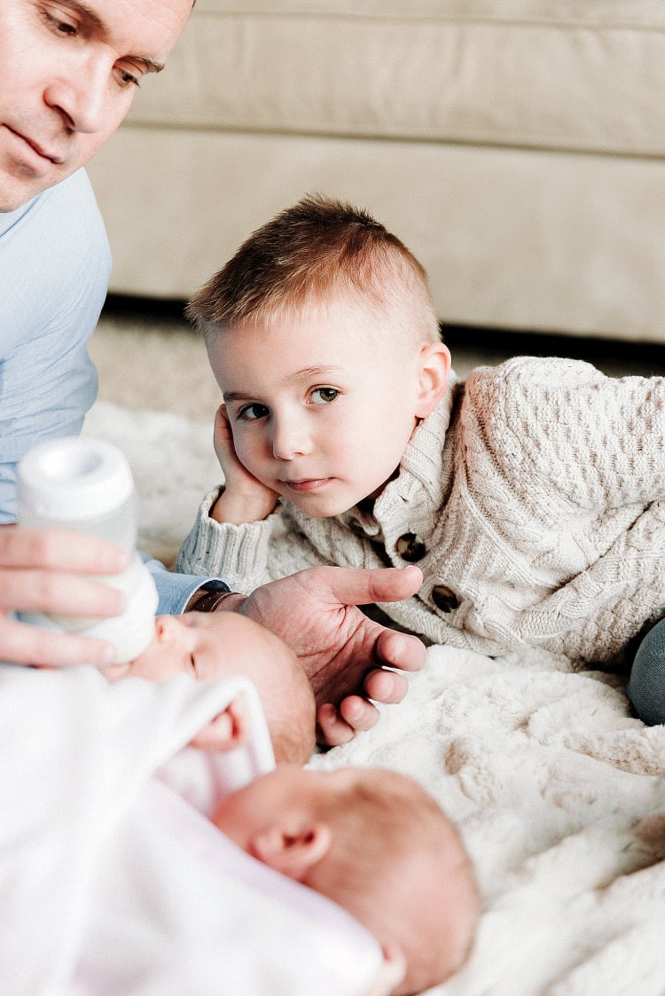 Lifestyle newborn photos at home - Snapshots by Jolene