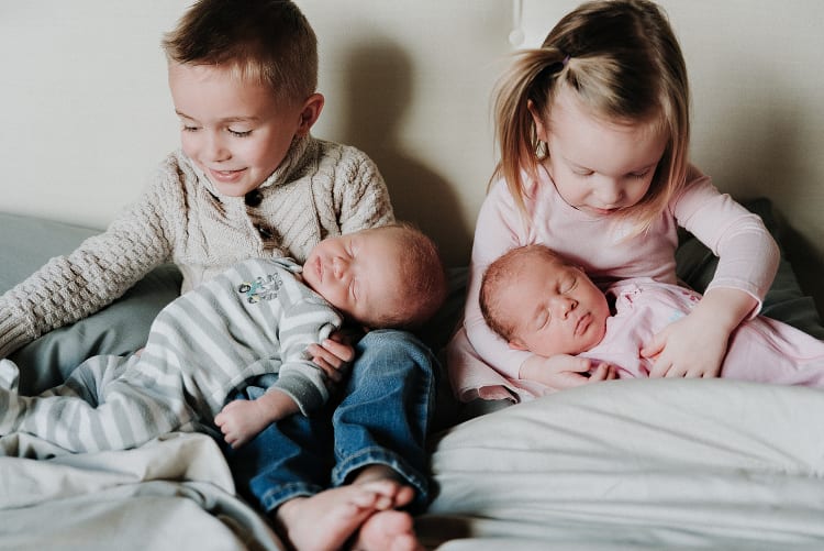 Lifestyle newborn photos at home - Snapshots by Jolene