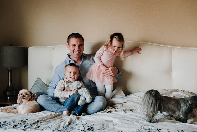 Lifestyle newborn photos at home - Snapshots by Jolene