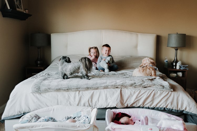 Lifestyle newborn photos at home - Snapshots by Jolene