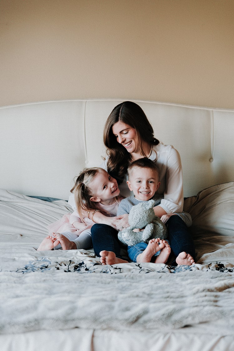 Lifestyle newborn photos at home - Snapshots by Jolene
