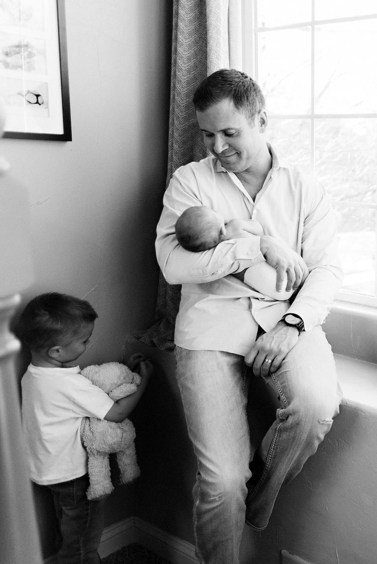 Lifestyle newborn photos at home - Snapshots by Jolene