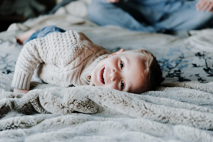 Lifestyle newborn photos at home - Snapshots by Jolene