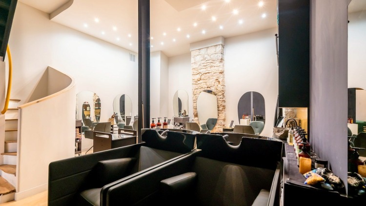 Justine Denin Coiffeuse Experte Coloriste Visagiste - 58 Rue St Sabin, Paris, France - Wellengo