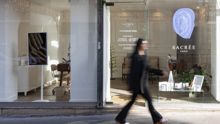 Sacrée Paris - 267 Rue de Charenton, Paris, France - Wellengo