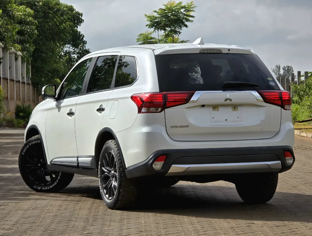 🔺 2017 MITSUBISHI OUTLANDER - Zata Motors