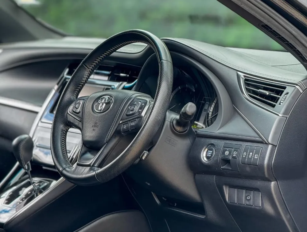 2020 TOYOTA HARRIER PREMIUM - Zata Motors