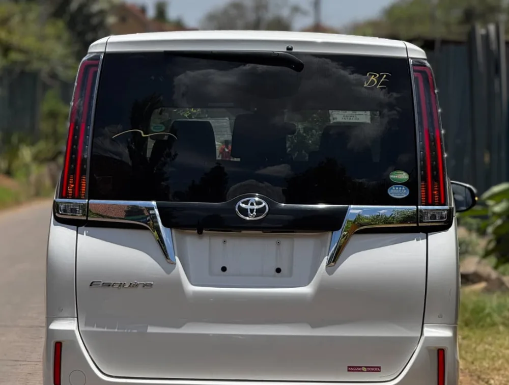 ️ 2019 TOYOTA ESQUIRE 8 SEATER  LEATHER - Zata Motors