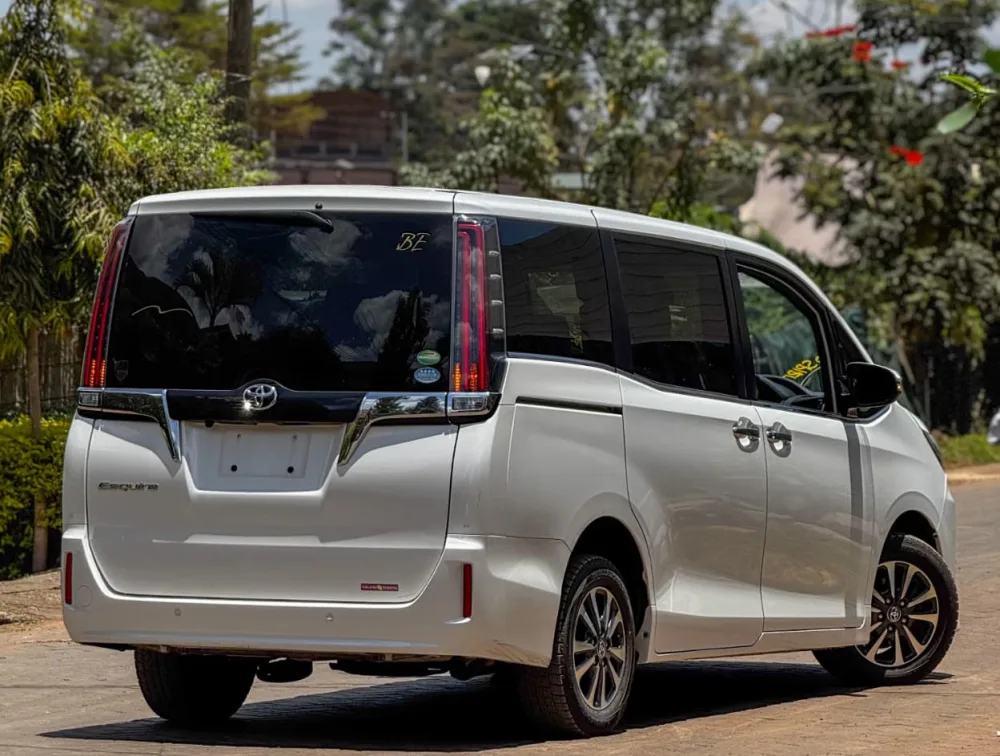 ️ 2019 TOYOTA ESQUIRE 8 SEATER  LEATHER - Zata Motors