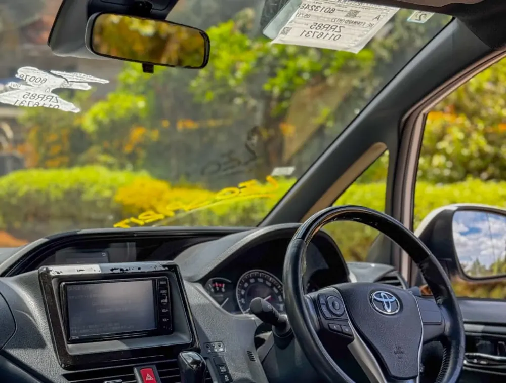 ️ 2019 TOYOTA ESQUIRE 8 SEATER  LEATHER - Zata Motors