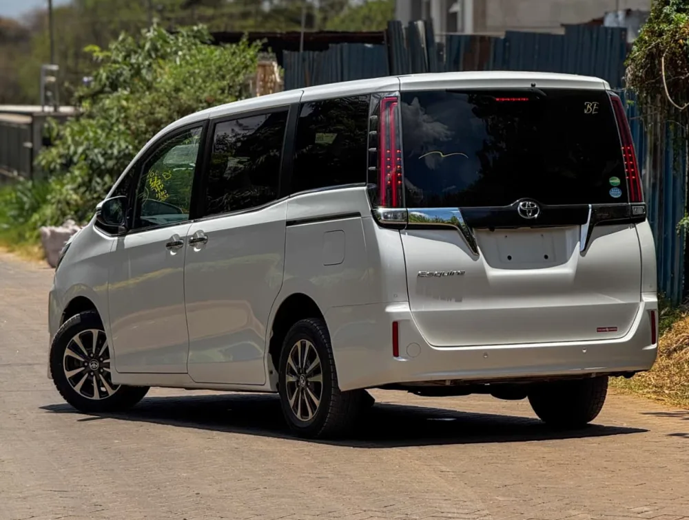 ️ 2019 TOYOTA ESQUIRE 8 SEATER  LEATHER - Zata Motors