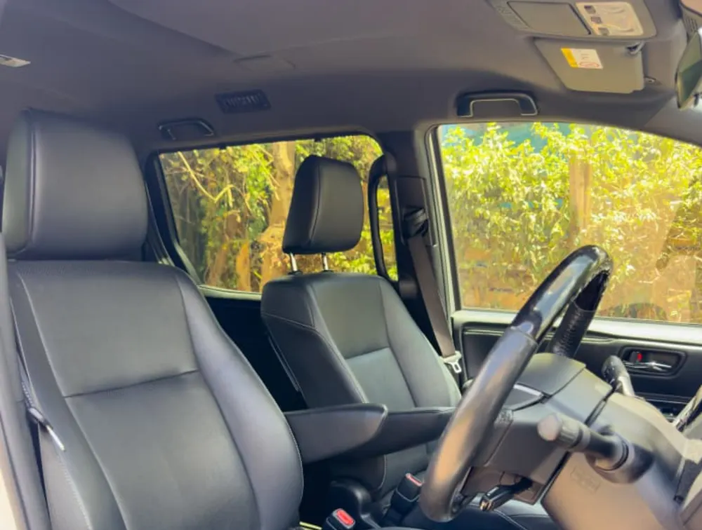 ️ 2019 TOYOTA ESQUIRE 8 SEATER  LEATHER - Zata Motors
