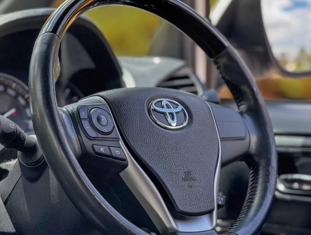 ️ 2019 TOYOTA ESQUIRE 8 SEATER  LEATHER - Zata Motors