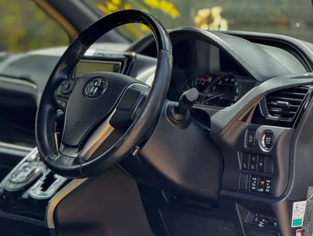 ️ 2019 TOYOTA ESQUIRE 8 SEATER  LEATHER - Zata Motors