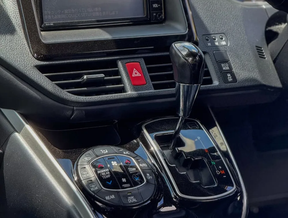 ️ 2019 TOYOTA ESQUIRE 8 SEATER  LEATHER - Zata Motors