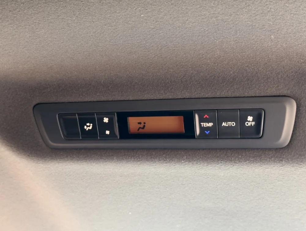  2019 TOYOTA ESQUIRE 8 SEATER  LEATHER - Zata Motors