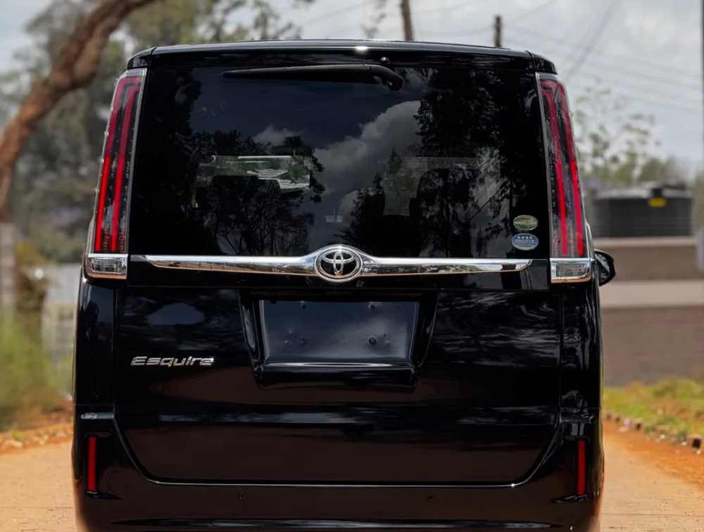  2019 TOYOTA ESQUIRE 8 SEATER  LEATHER - Zata Motors