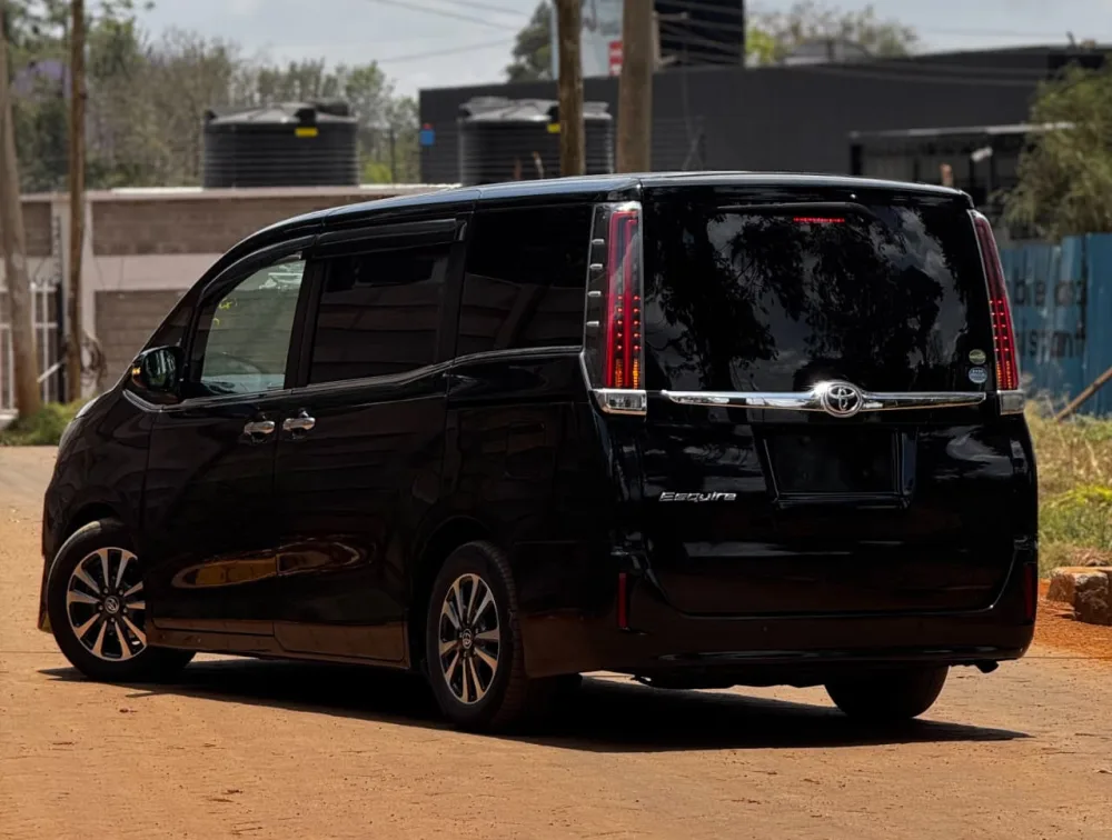  2019 TOYOTA ESQUIRE 8 SEATER  LEATHER - Zata Motors