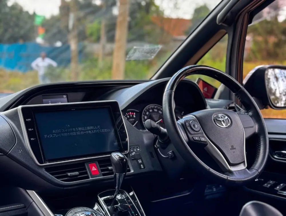  2019 TOYOTA ESQUIRE 8 SEATER  LEATHER - Zata Motors