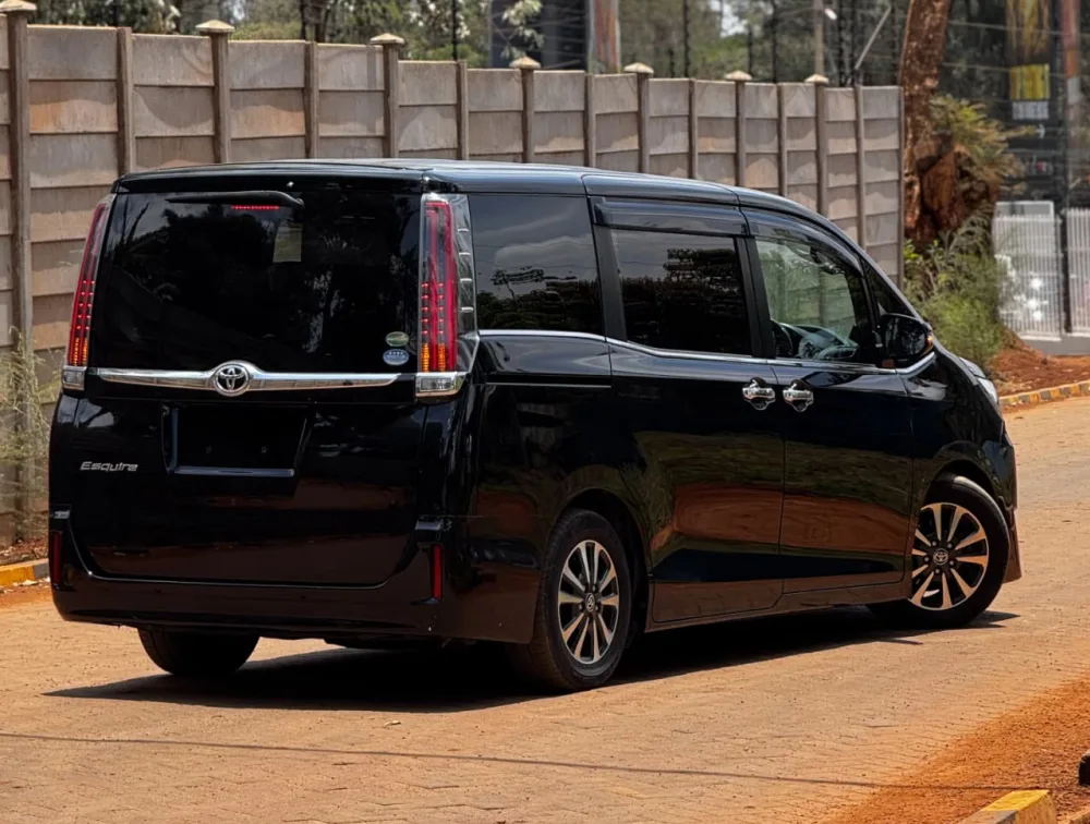  2019 TOYOTA ESQUIRE 8 SEATER  LEATHER - Zata Motors