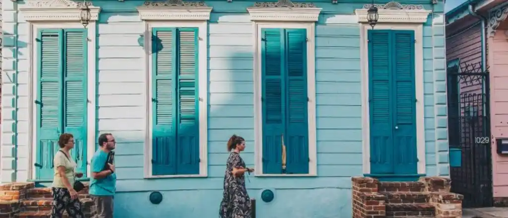 Stroll around the Frenchmen Street in Orleans
