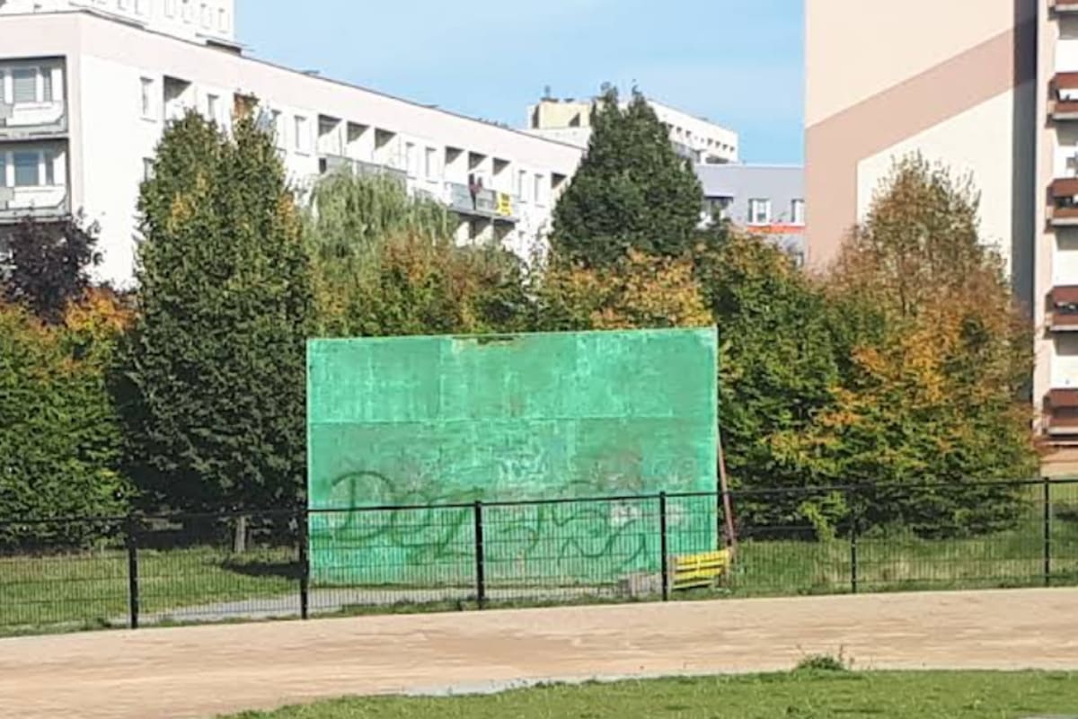 Ścianka tenisowa przy torze speedrowerowym w częstochowie