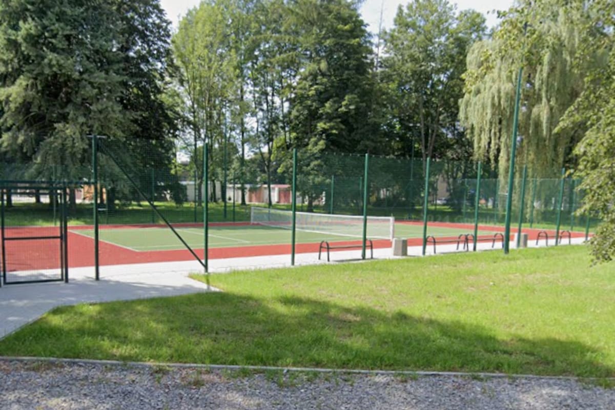 Kort tenisowy obok Miejskiego Domu Sportu w Tarnowie