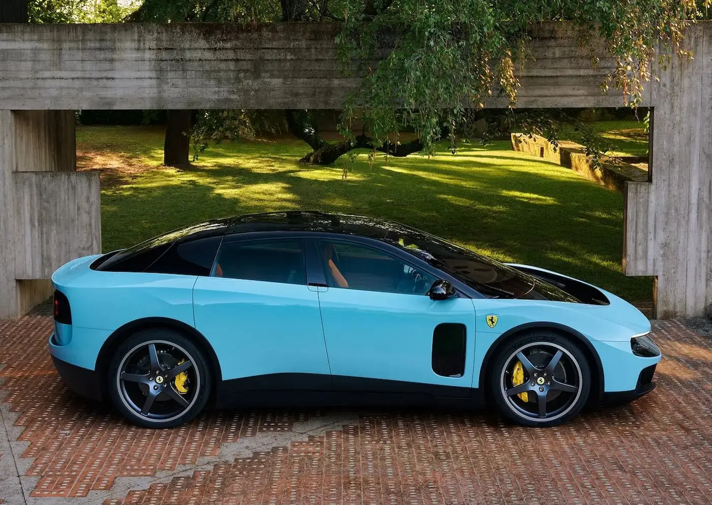 Ferrari Luce imagen 2