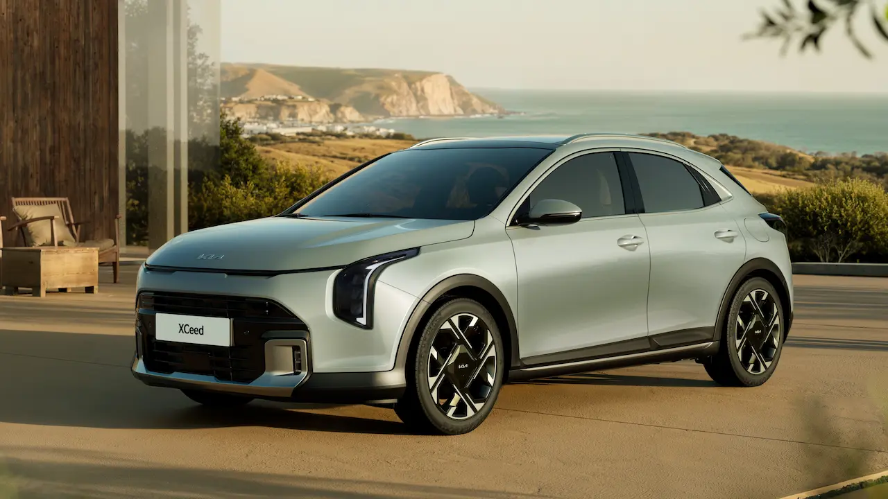 Kia XCeed 2026: el crossover europeo que Kia renueva con doble pantalla y híbrido suave