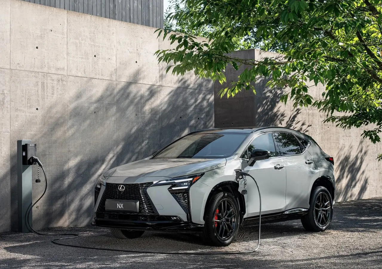 Lexus NX 2027: el enchufable que ya se usa como un eléctrico imagen 5