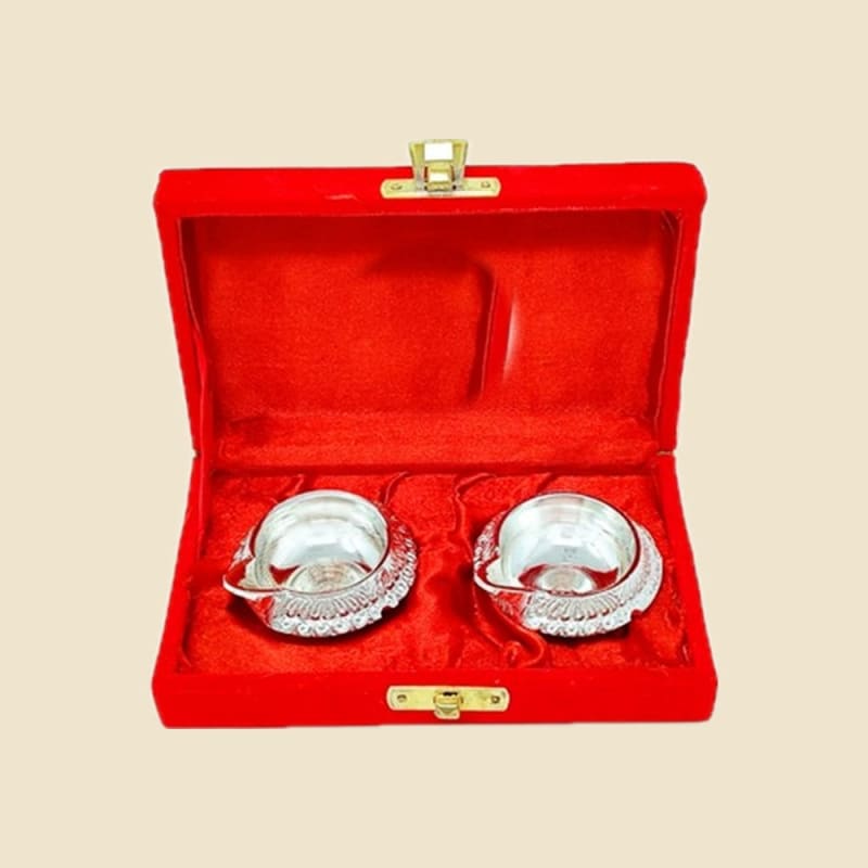 Kuber Deep Pair Gift Set on a warm ivory background