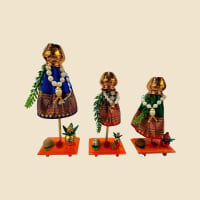 Decorative Gudi, Set of Sizes on a warm ivory background