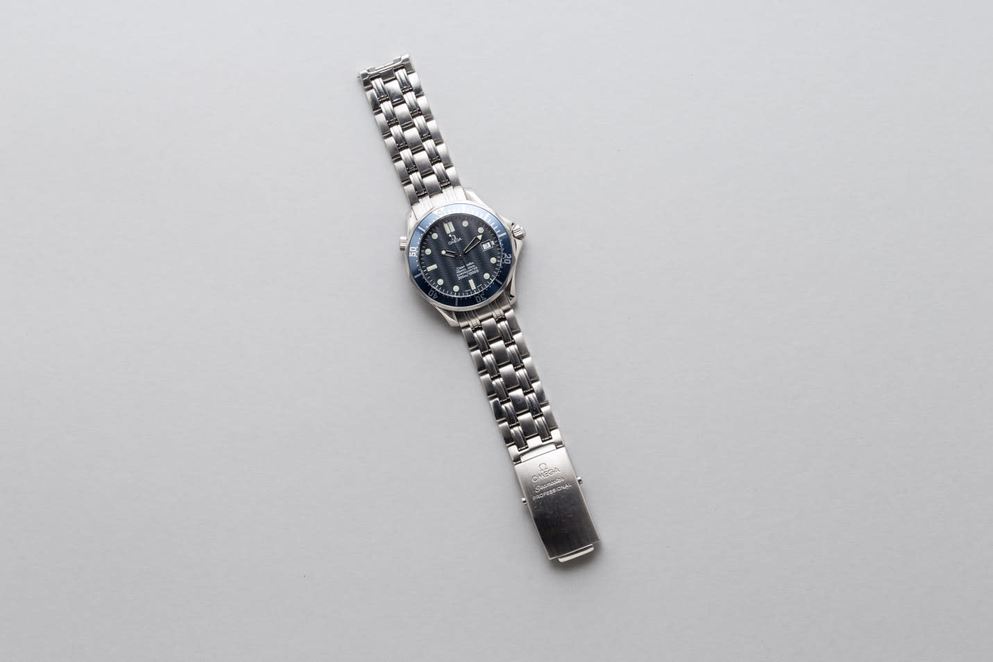 Omega Seamaster 300 'James Bond' view 2