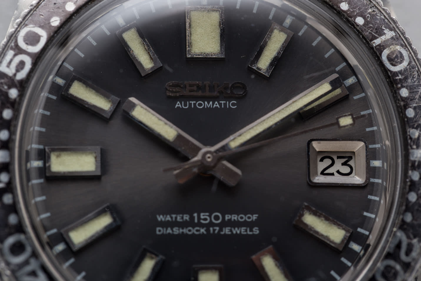 Seiko 6217 Vintage Diver view 3