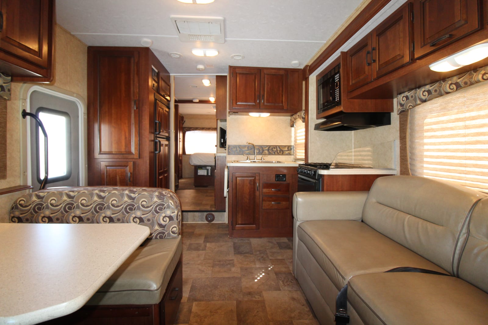 1-3129 32ft. Sunseeker