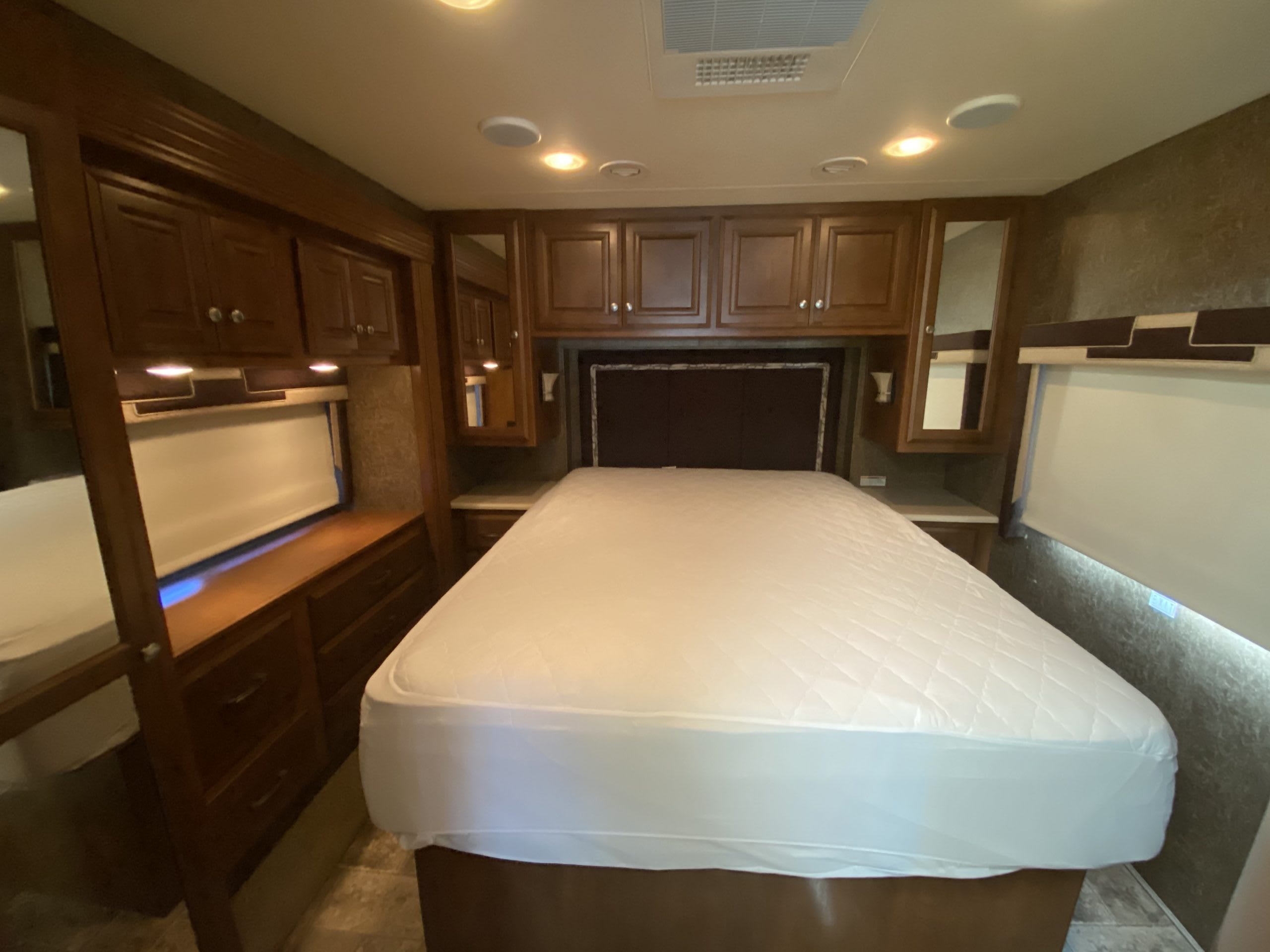 3-3240 35ft. Palazzo Diesel