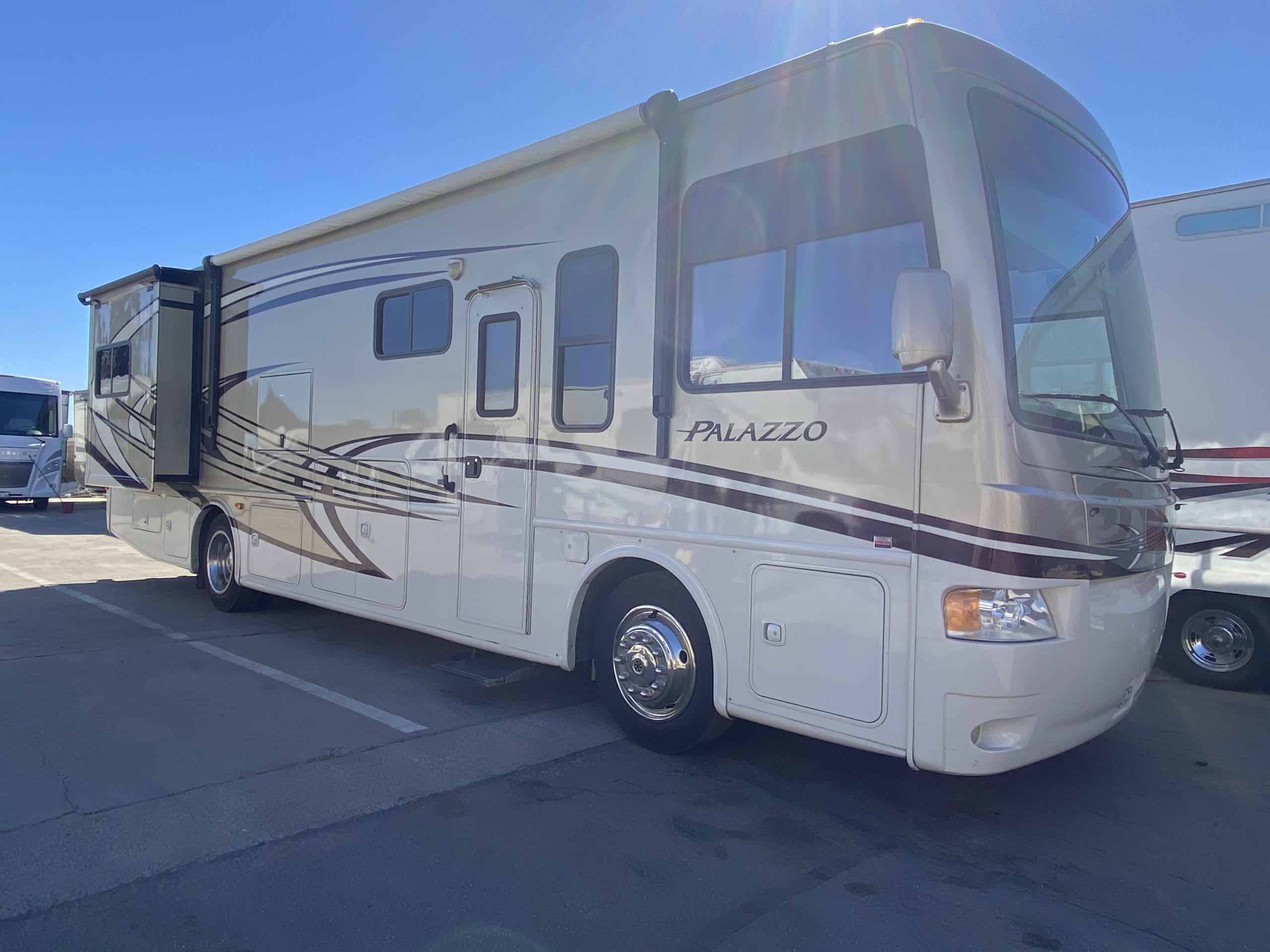 3240 35ft. Palazzo Diesel