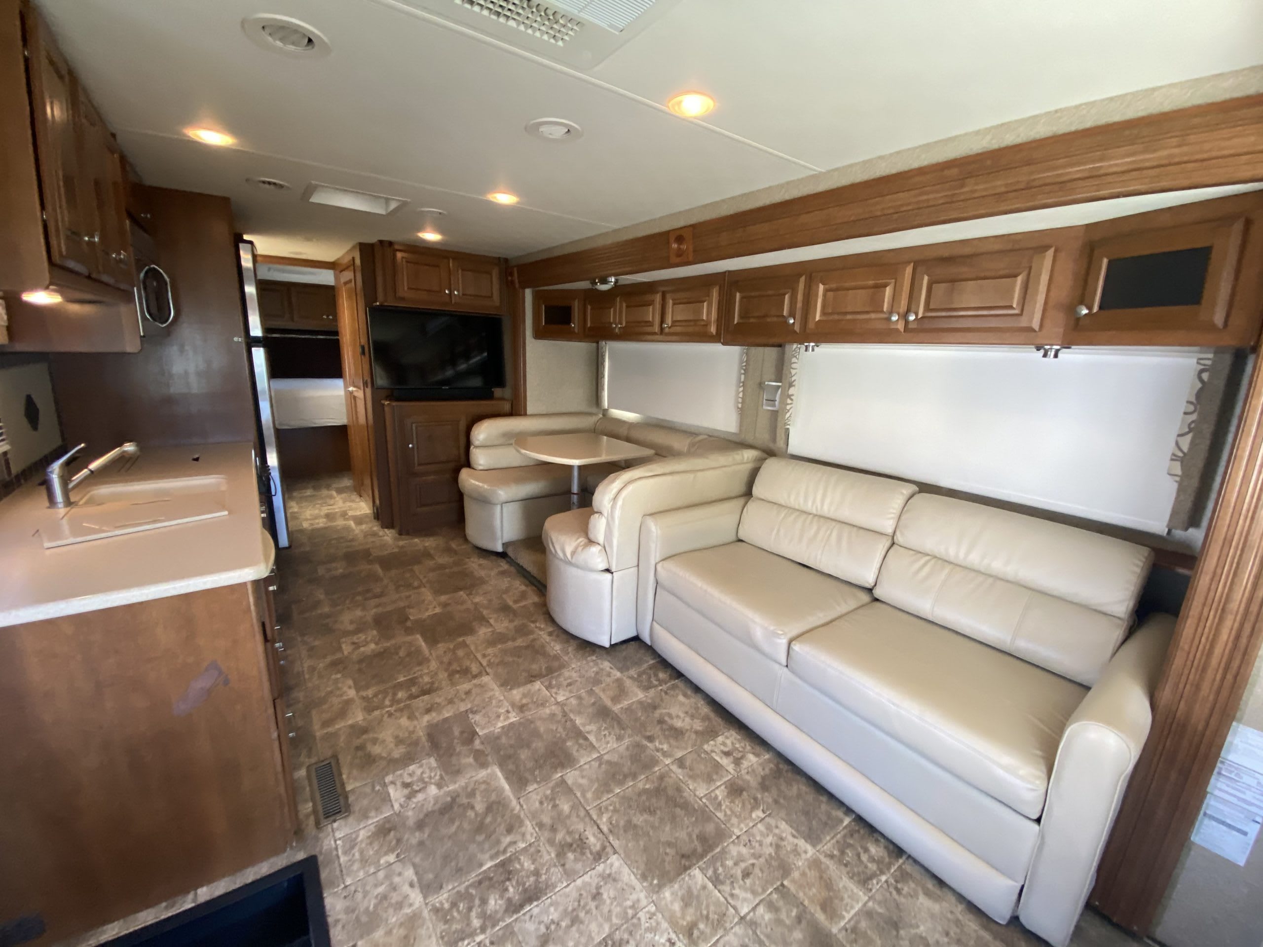 2-3240 35ft. Palazzo Diesel