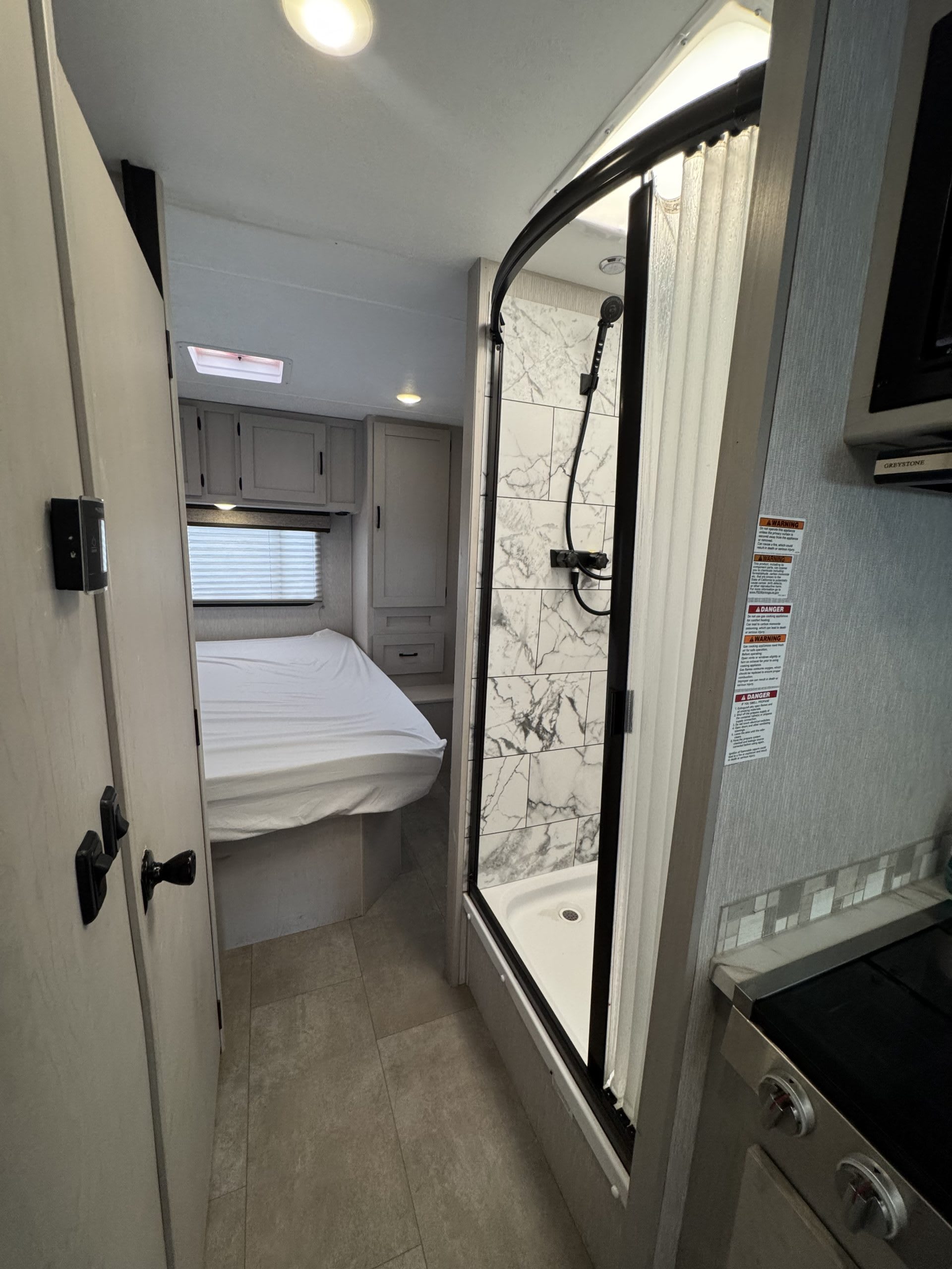 3-3300 27ft. Freelander